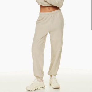 *NWT ARITZIA TNA, Boyfriend sweatpants, haze grey (light coffee), size medium